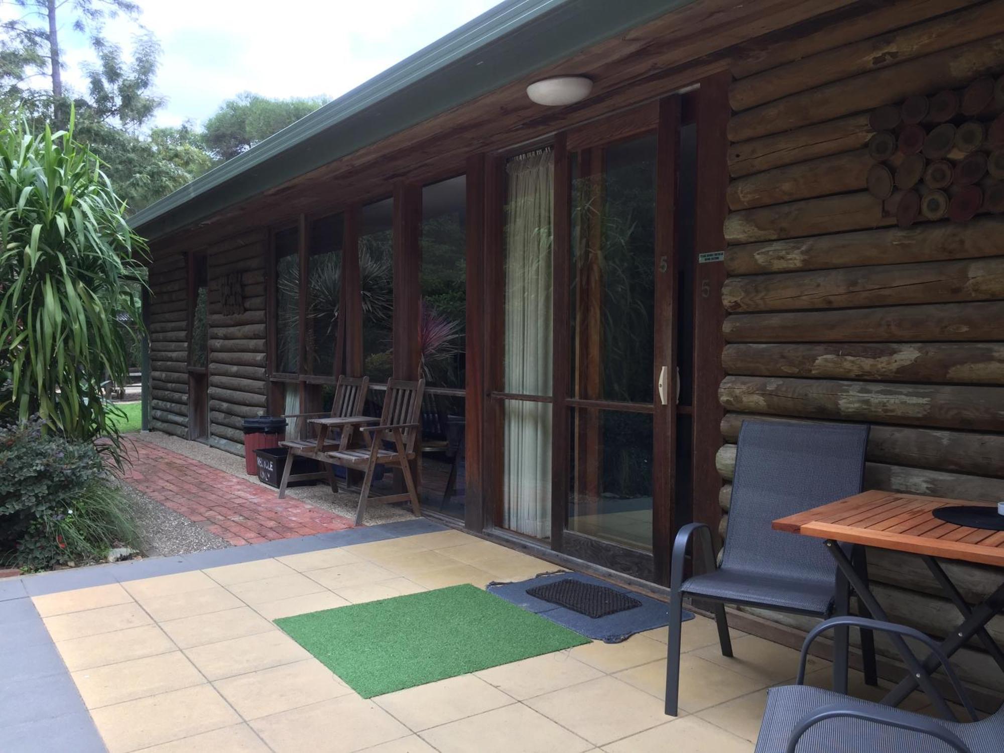 Mallacoota Log Cabins Exterior photo